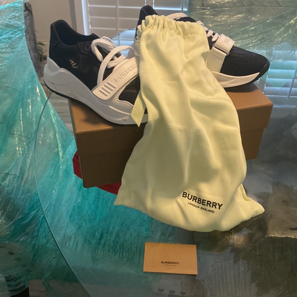 Authentic Burberry sneakers - Picture 5 of 5